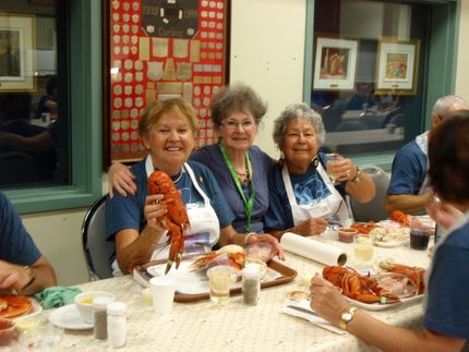 2012 Symposium de Baie-Comeau lors du souper du samedi soir, en compagnie de deux bénévoles.